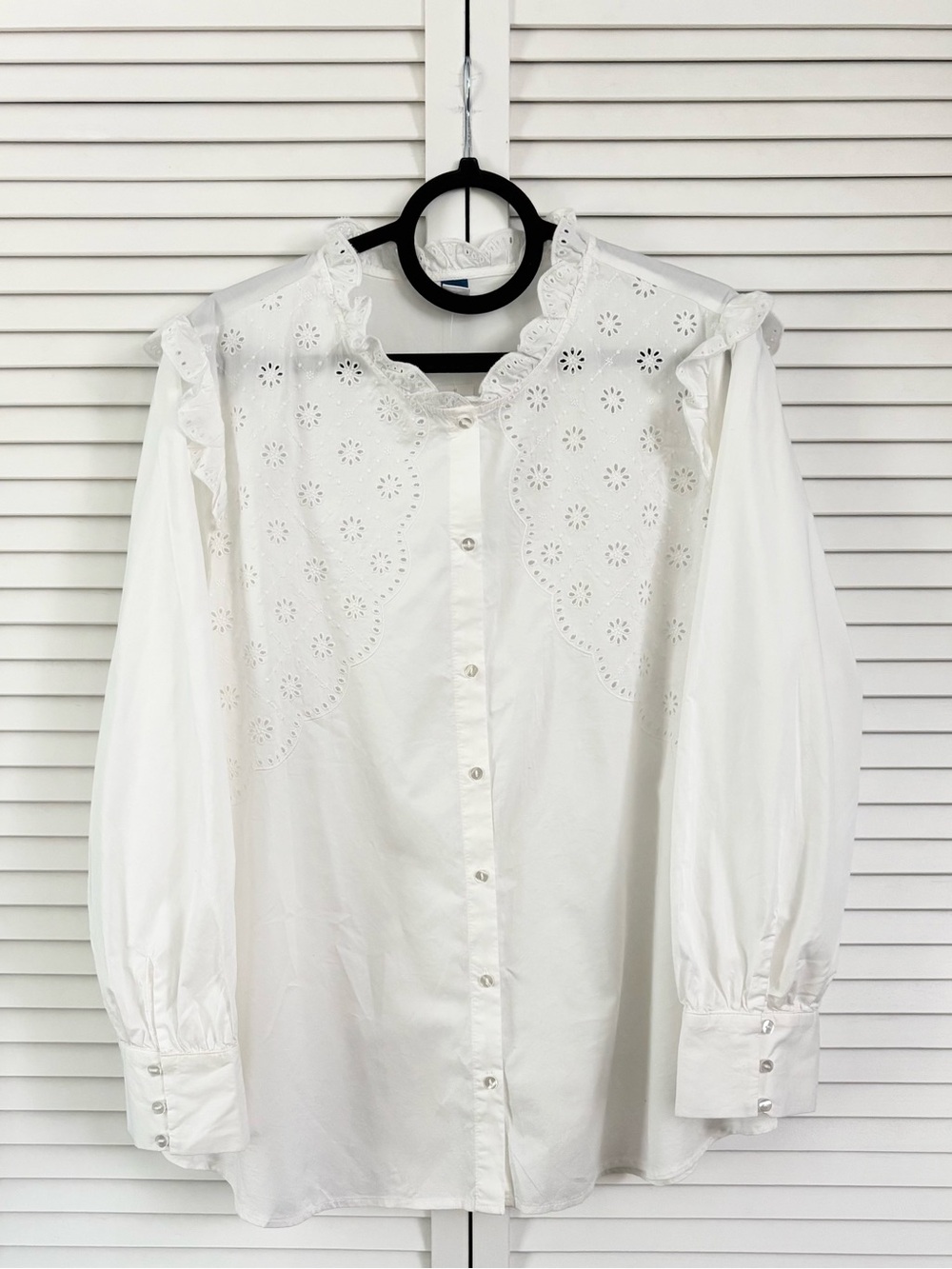 Old Navy Women’s White Eyelet Ruffle Collar Button-Front Shirt, Size: 2X, NWT